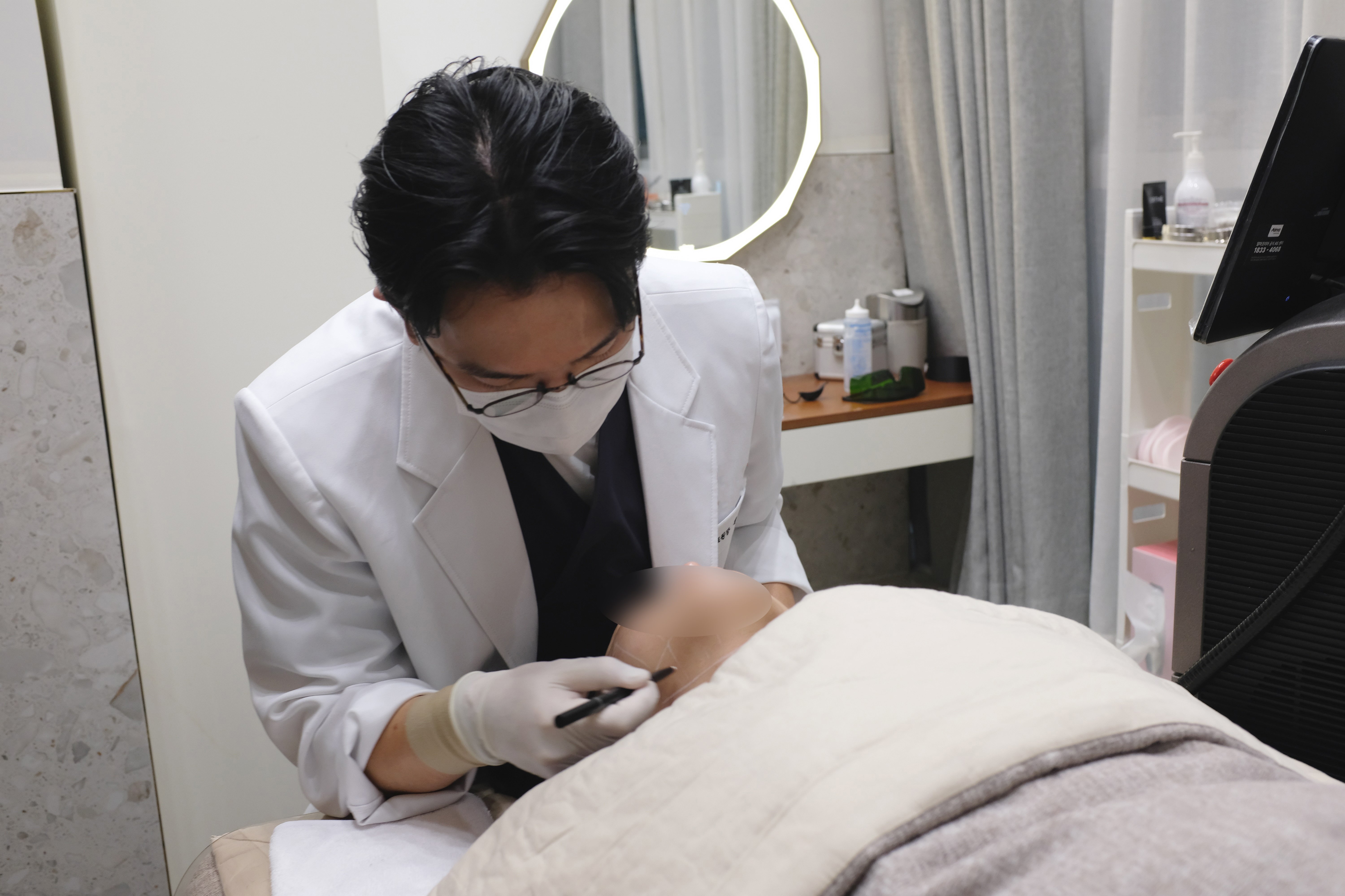 마곡역 피부과 원장이 진료하는 곳